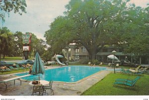BRUNSWICK , Georgia , 1950-60s ; Oak Park Inn, swimming pool