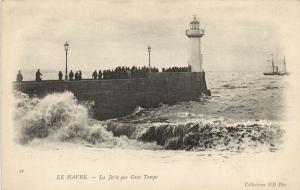 CPA Le HAVRE - La Jetée par Gros Temps (201151)