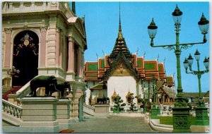 Postcard - Grand Palace, Chakri & Dusit Maha Prasadh Throne Halls - Thailand