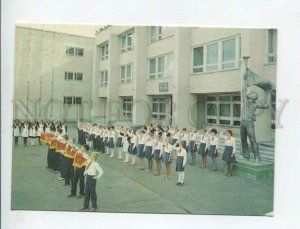 469956 USSR 1988 Belarus Novopolotsk City House Pioneers Schoolchildren postcard