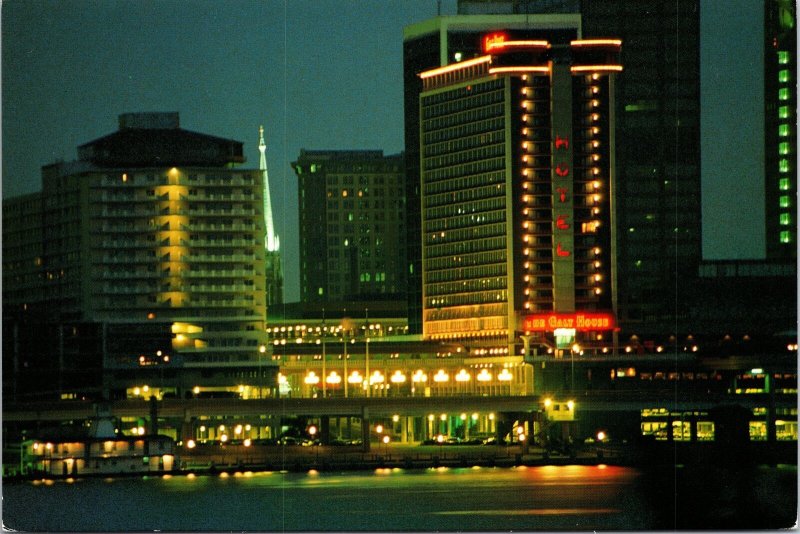 CONTINENTAL SIZE POSTCARD THE GALT HOUSE HOTELS OVERLOOKING RIVER LOUISVILLE KY