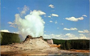 Vtg Castle Geyser & Beehive Geyser Yellowstone National Park Wyoming WY Postcard