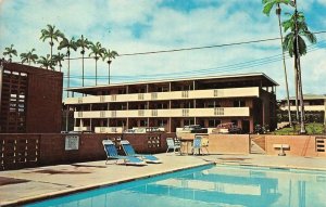 HILO, HI Hawaii  CRESCENT MANOR APARTMENT-HOTEL Roadside  POOL  c1960's Postcard