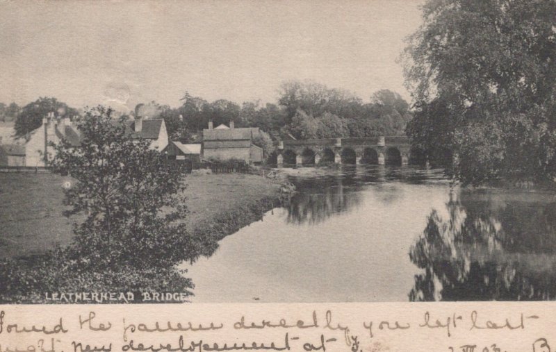 Surrey Postcard - Leatherhead Bridge  SW19348