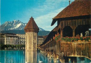 Switzerland Postcard Luzern Kapellbrucke und Pilatus