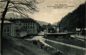 CPA Dauphiné - L'Arrivée a URIAGE-les-BAINS - Les Hotels (652558)