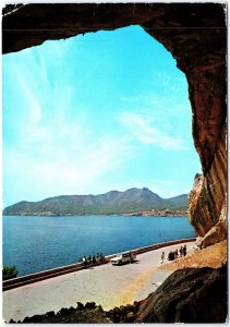 VINTAGE POSTCARD CONTINENTAL SIZE ENTRANCE TO THE CAVES AT MAJORCA SPAIN