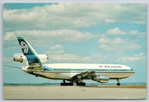 Airplane Postcard Air New Zealand Airlines Airways Douglas DC-10 FQ15