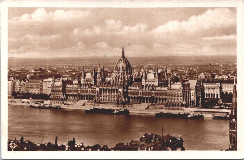 Hungary Budapest Parliament Vintage RPPC 09.47