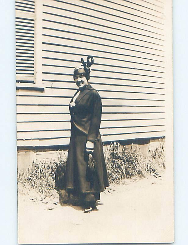 Pre-1918 rppc fashion WOMAN WITH HANDBAG PURSE WEARING HAT HM0207