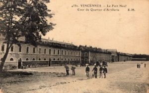 Military - Vincennes le fort neuf cour du quartier d'Artillerie WW1 01.42