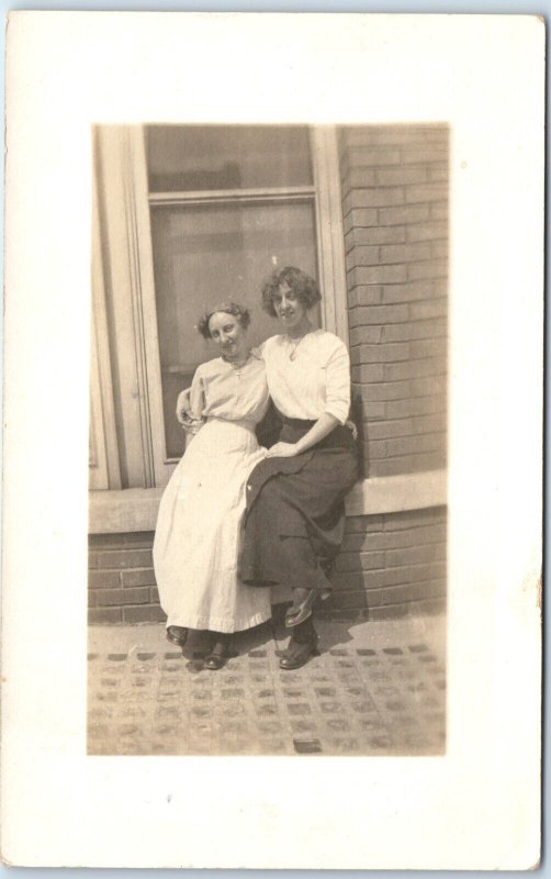 x5 RPPC SET c1910s Women Outdoor Happy Friend Group Same Smile Dress PC LOT A333