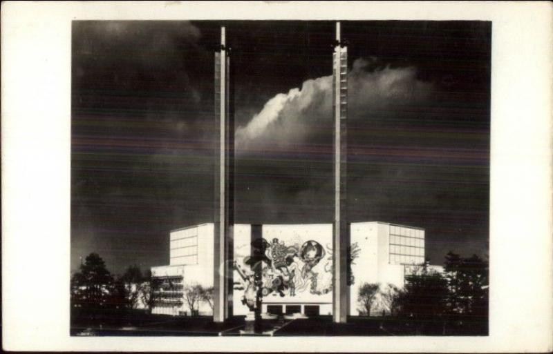 1939-40 New York City NY World's Fair Real Photo Postcard HALL OF COMM #3