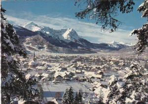 Garmisch-Partenkirchen gegen Zugspitzgruppe und Tiroler Berge Germany