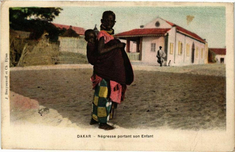 CPA AK Senegal-Dakar-Négresse portant son Enfant (235480)