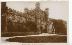 Sussex Postcard - Battle Abbey Gateway - Hastings - Real Photograph - Ref ZZ3927