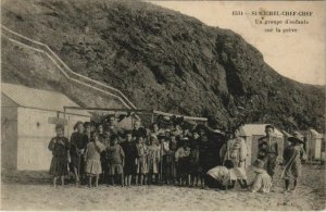 CPA St-MICHEL CHEF CHEF Un groupe d'enfants sur la greve (150359)