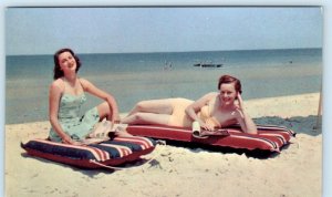 Advertising FUNFLOTES Bathing Beauties SUSAN NORMAN & ANN DeWOLFE 1960s Postcard