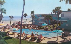 Daytona Beach FL Seaview Manor Hotel, Pool, Swimmers, Palm Trees Postcard
