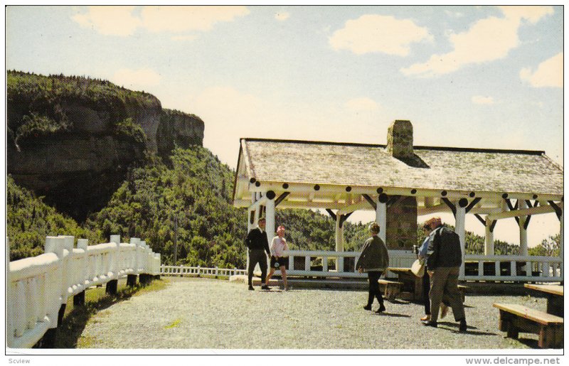 Le belvedere de Perce offre au voyageur un momen de detente inoubliable,Perce...