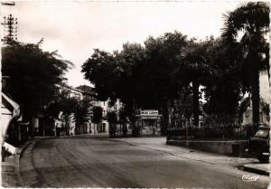 CPA Gignac - L'Esplanade et Place de la Victoire (518929)