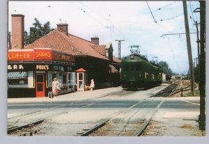 L&PS Railway Talbot Street Station, Paul's Food Bar, St Thomas Ontario Postcard