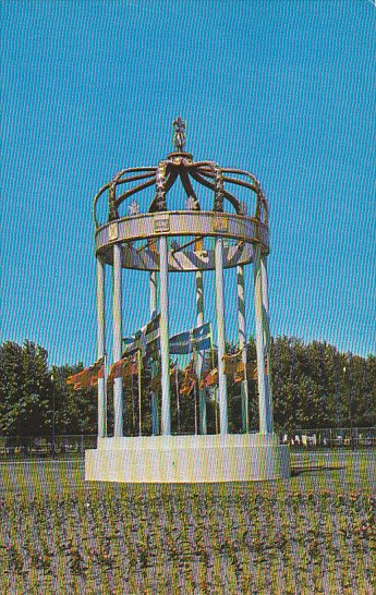 Canada Monument erige a l'entree quest Trois-Rivieres Quebec