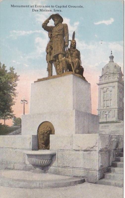 Iowa Des Moines Monument At Entrance To Capitol Grounds Curteich