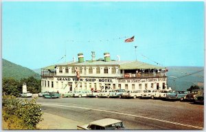 VINTAGE POSTCARD CLASSIC CARS LINED UP AT THE GRAND VIEW SHIP HOTEL BEDFORD P.A.