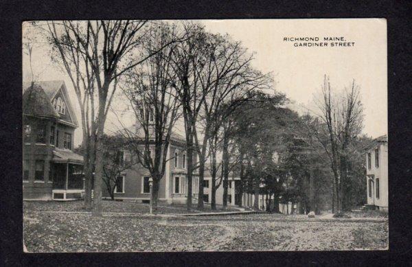 ME Vintage view Houses on Gardiner St Richmond Maine Postcard PC Carte Postale