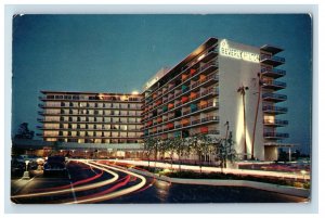 Vintage Beaverly Hilton Hotel California. Postcard F81E