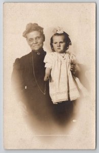 RPPC Grand Rapids MI Grandma And Eva Elizabeth Photo Smead Family Postcard Y28