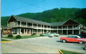 1950s Edgepark Motel U.S. Route 441 Gatlinburg Tennessee Postcard