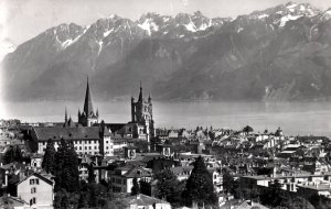 VINTAGE POSTCARD REAL PHOTO MID-AERIAL VIEW LAUSANNE SWITZERLAND & CATHEDRAL