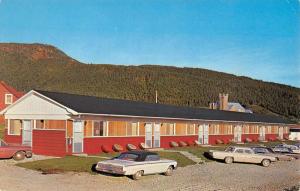 Perce Quebec Canada Motel Au Fou De Bassan Street View Vintage Postcard K95486