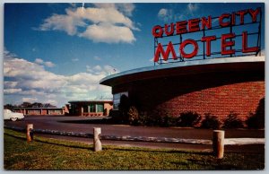 Postcard Manchester New Hampshire NH Queen City Motel 1950s Brick Chrome