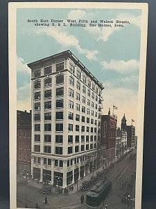 Postcard West Fifth & Walnut, S & L Buiding in Des Moines, Iowa.  T1