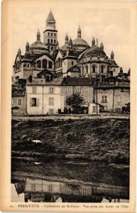 CPA PÉRIGUEUX-Cathédrale de St-Front-Vue prise des bords de l'Isle (232927)