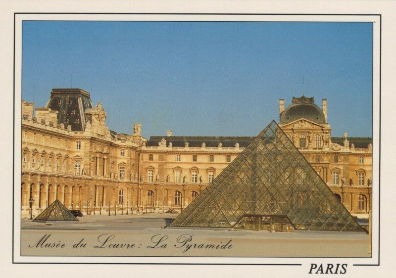 France Postcard - Paris - Musee Du Louvre - La Pyramide   RRR114 