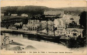 CPA QUIMPER - Les Quais de l'Odet a l'arriere-plan l'ancien Séminaire (457431)