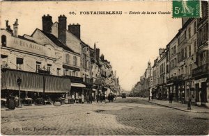 CPA Fontainebleau Entree de la rue Grande FRANCE (1289957)