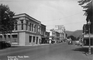 1940s Grants Pass Oregon Street Scene autos Laws G 94 RPPC Postcard 26-523