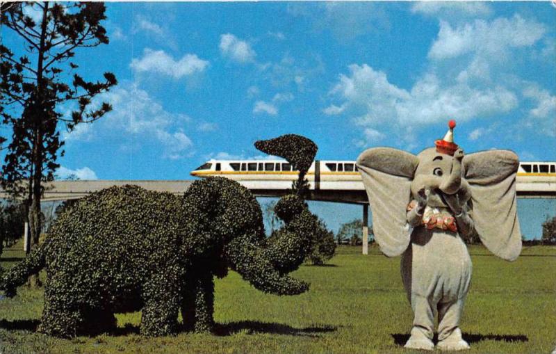 Walt Disney World. Strolling Topiary Lane, Dumbo