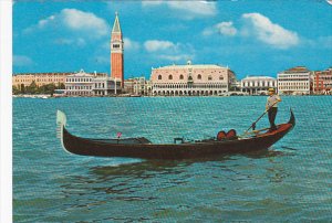 Italy Venezia Panorama con Gondola