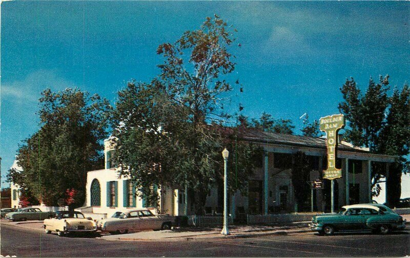 Automobiles Boulder Dam Hotel  Nevada roadside Postcard Colorpicture 12517