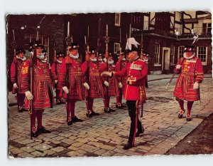 Postcard Yeomen Warders At The Tower Of London, England