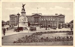 BR75078 buckigham palace and queen victoria memorial london   uk