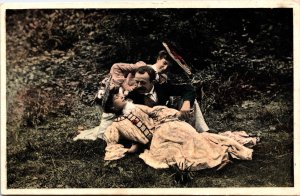 Victorian Romantic Couple Vintage Postcard C015