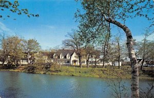 CHATEAU BONNE ENTENTE Quebec, Canada Roadside c1960s Vintage Postcard