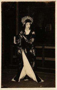 PC CPA geisha girl performing real photo postcard JAPAN (a14558)